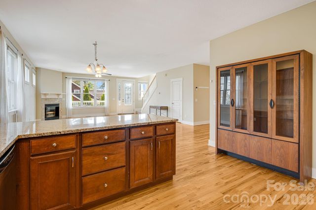 7 Oakhaven Terrace, Asheville, NC 28803