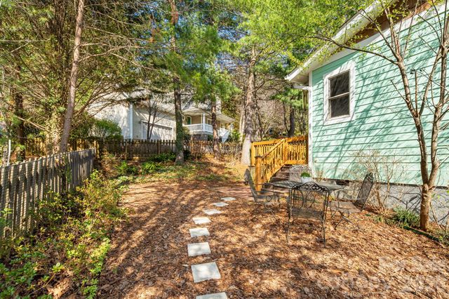 7 Oakhaven Terrace, Asheville, NC 28803