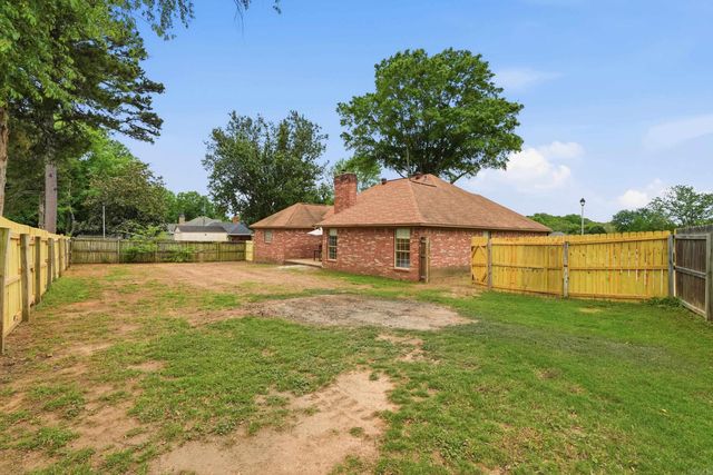410 Whitney Woods, Conway, AR 72034