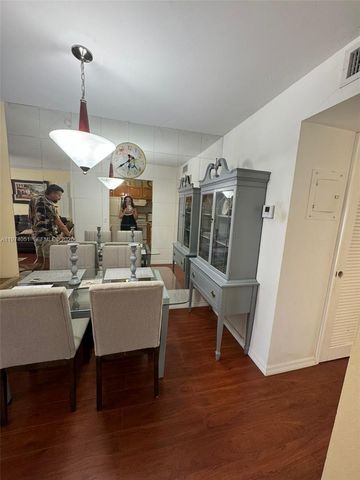 221 Kent M 221, West Palm Beach, FL 33417