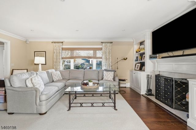 23 Puddingstone Dr, Boonton Town, NJ 07005