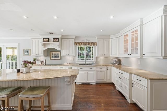23 Puddingstone Dr, Boonton Town, NJ 07005