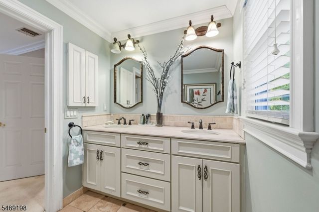23 Puddingstone Dr, Boonton Town, NJ 07005
