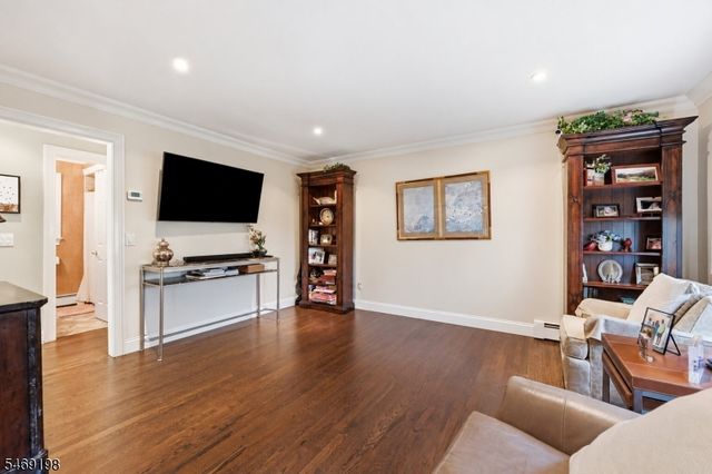 23 Puddingstone Dr, Boonton Town, NJ 07005