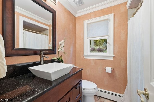 23 Puddingstone Dr, Boonton Town, NJ 07005
