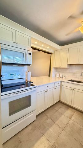 2728 N Garden Dr Drive N 214, Lake Worth Beach, FL 33461