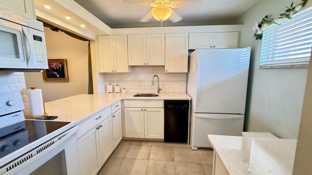 2728 N Garden Dr Drive N 214, Lake Worth Beach, FL 33461
