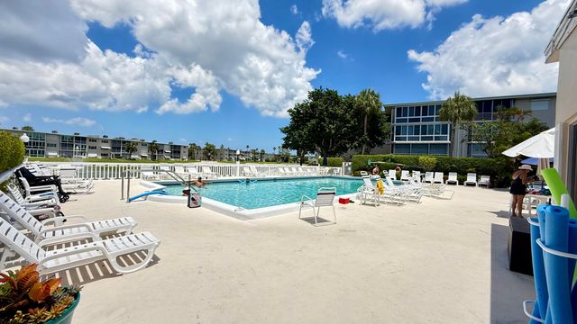 2728 N Garden Dr Drive N 214, Lake Worth Beach, FL 33461