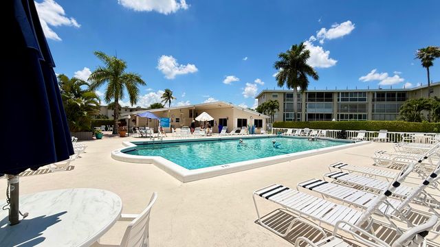 2728 N Garden Dr Drive N 214, Lake Worth Beach, FL 33461