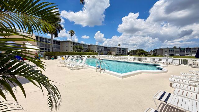 2728 N Garden Dr Drive N 214, Lake Worth Beach, FL 33461