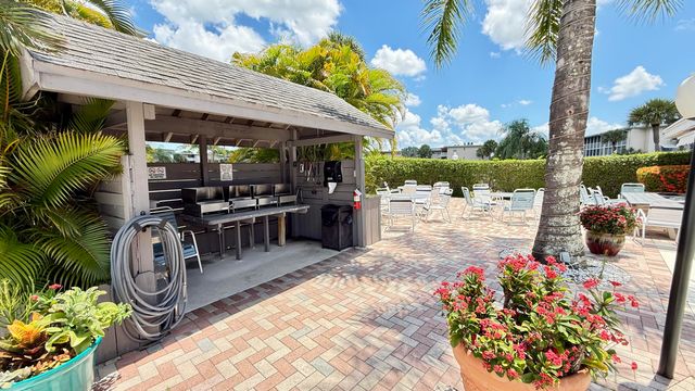 2728 N Garden Dr Drive N 214, Lake Worth Beach, FL 33461