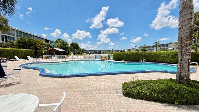 2728 N Garden Dr Drive N 214, Lake Worth Beach, FL 33461