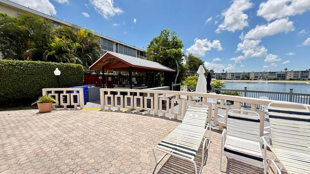 2728 N Garden Dr Drive N 214, Lake Worth Beach, FL 33461