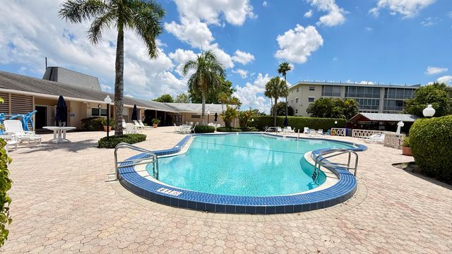 2728 N Garden Dr Drive N 214, Lake Worth Beach, FL 33461