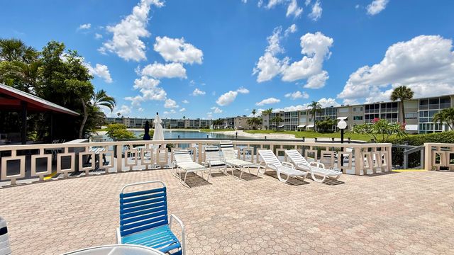 2728 N Garden Dr Drive N 214, Lake Worth Beach, FL 33461