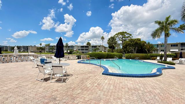 2728 N Garden Dr Drive N 214, Lake Worth Beach, FL 33461