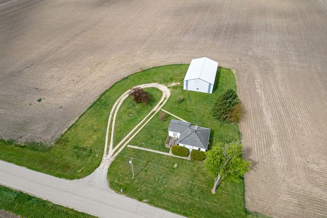 21137 Fenstermaker Road, Sycamore, IL 60178
