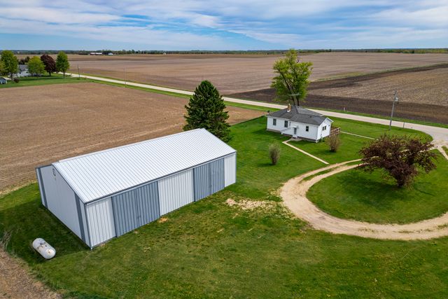 21137 Fenstermaker Road, Sycamore, IL 60178