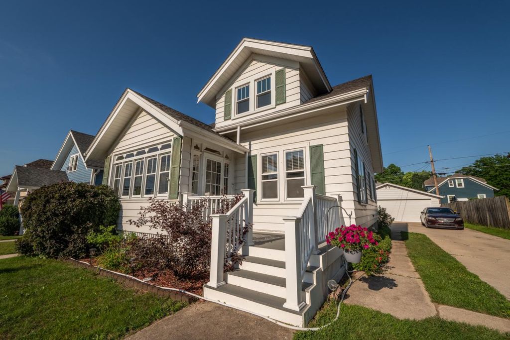637 3rd AVENUE, West Bend, WI 53095