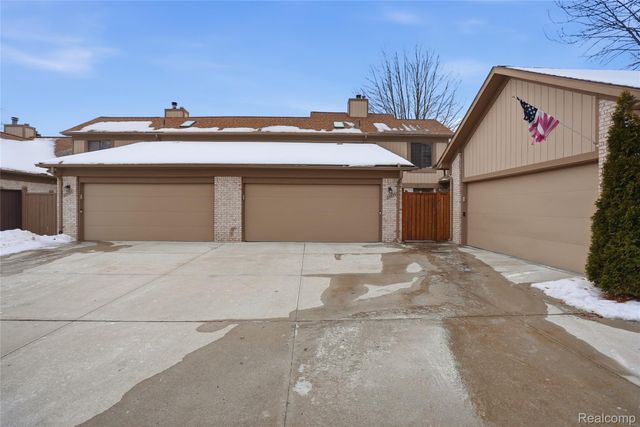 20435 Villa Grande Circle 54, Clinton Charter Township, MI 48038