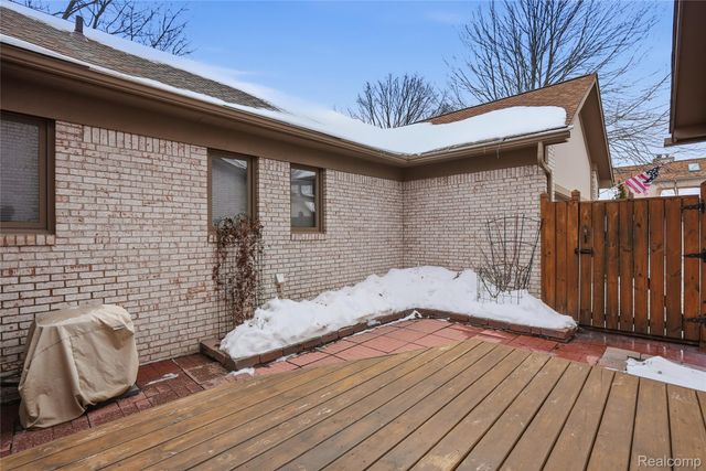 20435 Villa Grande Circle 54, Clinton Charter Township, MI 48038