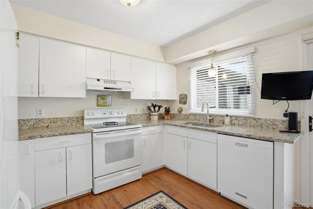 20435 Villa Grande Circle 54, Clinton Charter Township, MI 48038