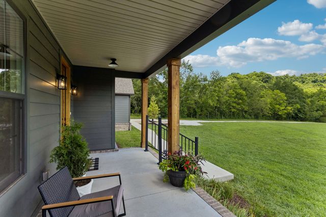 1495 Jacobs Rd, Columbia, TN 38401