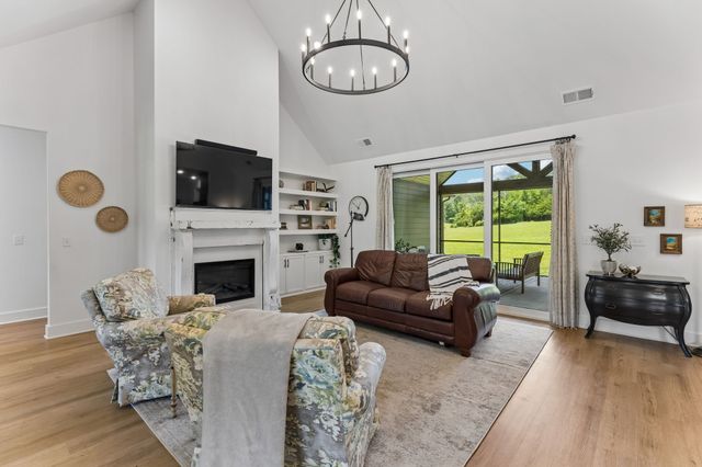 1495 Jacobs Rd, Columbia, TN 38401