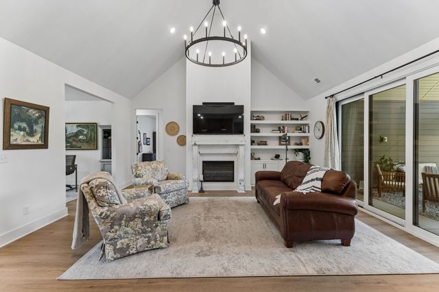 1495 Jacobs Rd, Columbia, TN 38401