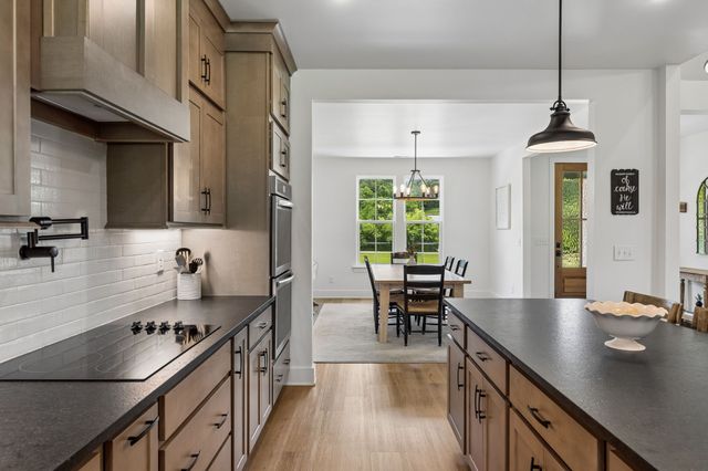 1495 Jacobs Rd, Columbia, TN 38401