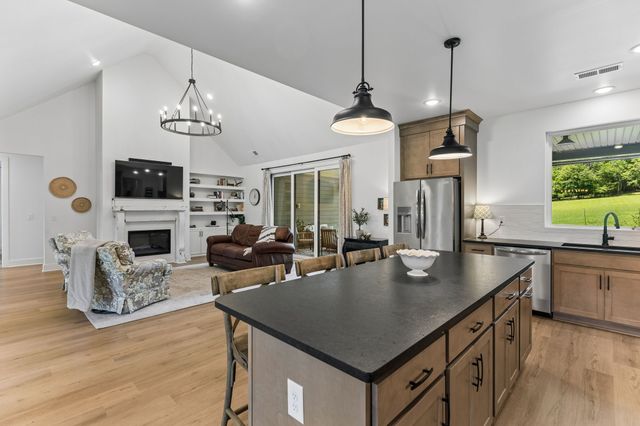 1495 Jacobs Rd, Columbia, TN 38401