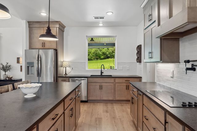 1495 Jacobs Rd, Columbia, TN 38401