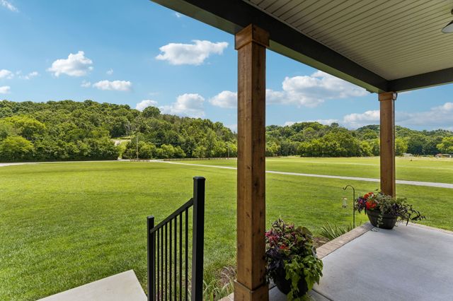 1495 Jacobs Rd, Columbia, TN 38401