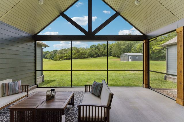1495 Jacobs Rd, Columbia, TN 38401