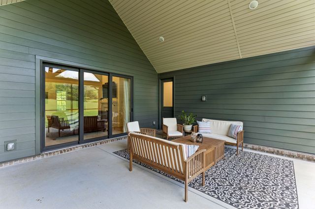 1495 Jacobs Rd, Columbia, TN 38401