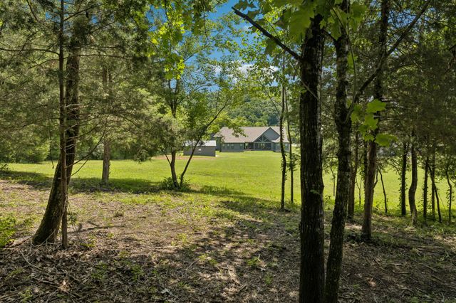 1495 Jacobs Rd, Columbia, TN 38401