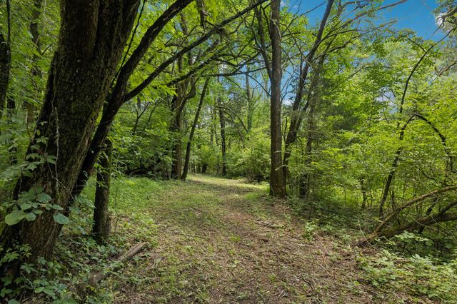 1495 Jacobs Rd, Columbia, TN 38401