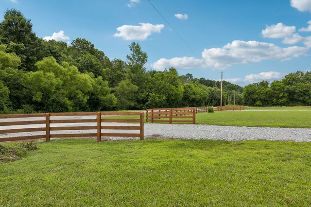 1495 Jacobs Rd, Columbia, TN 38401