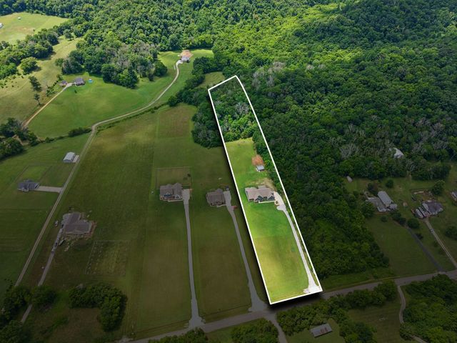 1495 Jacobs Rd, Columbia, TN 38401