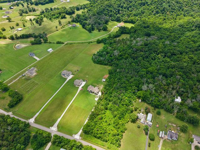 1495 Jacobs Rd, Columbia, TN 38401