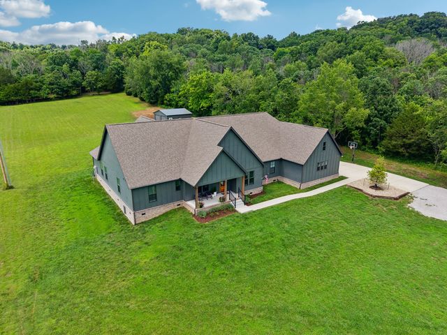 1495 Jacobs Rd, Columbia, TN 38401