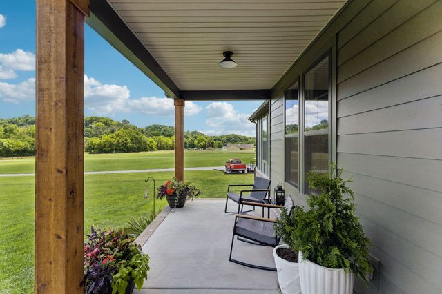 1495 Jacobs Rd, Columbia, TN 38401