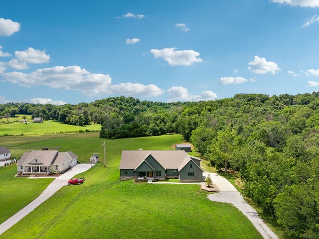 1495 Jacobs Rd, Columbia, TN 38401