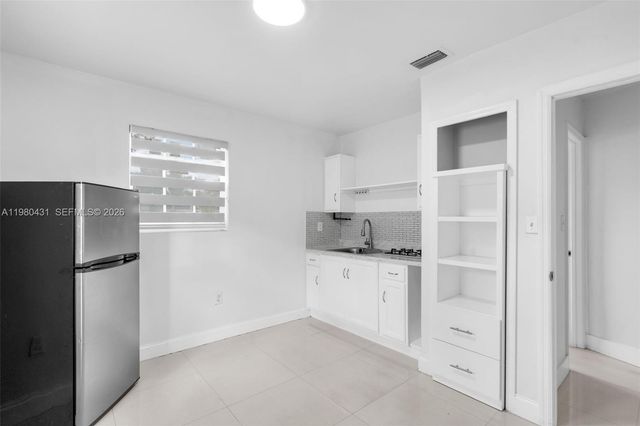 1210 N 71st Avenue, Hollywood, FL 33024