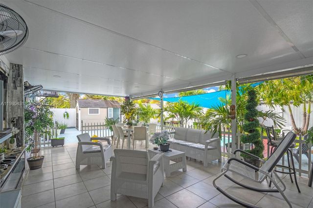 1210 N 71st Avenue, Hollywood, FL 33024