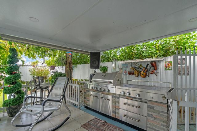 1210 N 71st Avenue, Hollywood, FL 33024