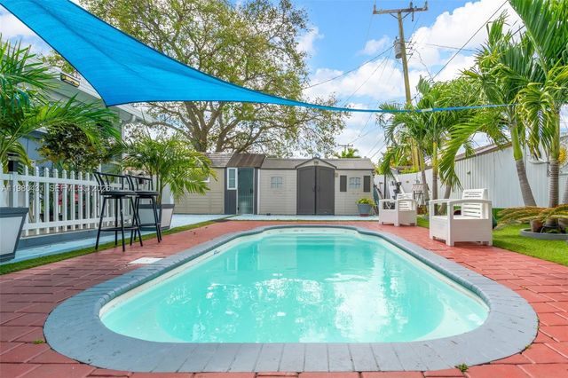1210 N 71st Avenue, Hollywood, FL 33024
