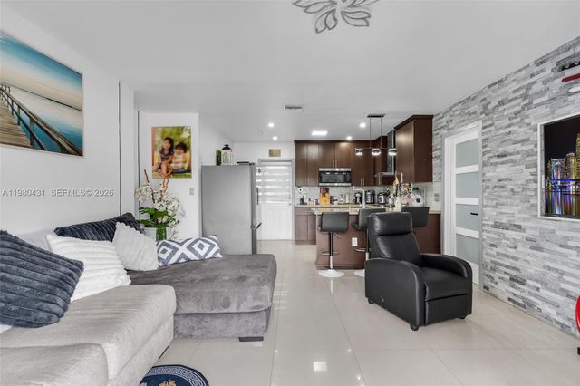 1210 N 71st Avenue, Hollywood, FL 33024
