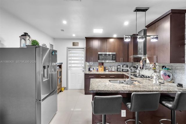 1210 N 71st Avenue, Hollywood, FL 33024