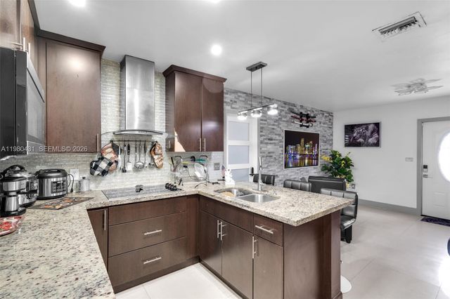 1210 N 71st Avenue, Hollywood, FL 33024